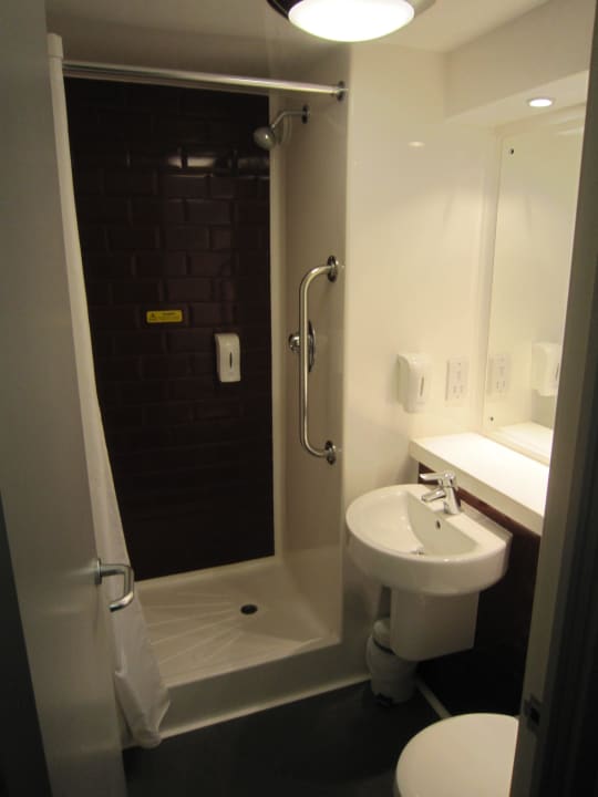 Badezimmer Travelodge Cambridge Orchard Park