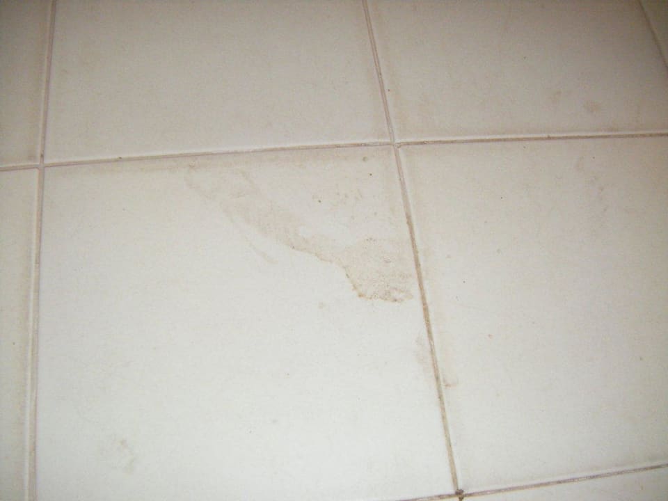 Dreckige Zimmerfliese Samira Club