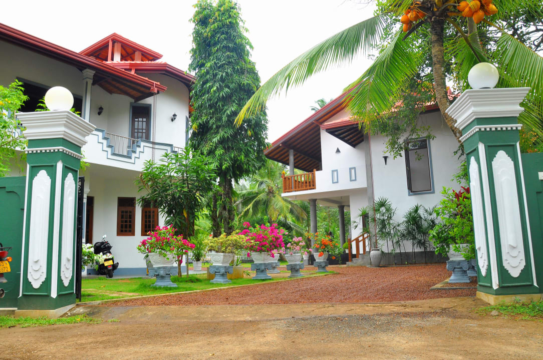 Entrance out look Canal Villa Bentota