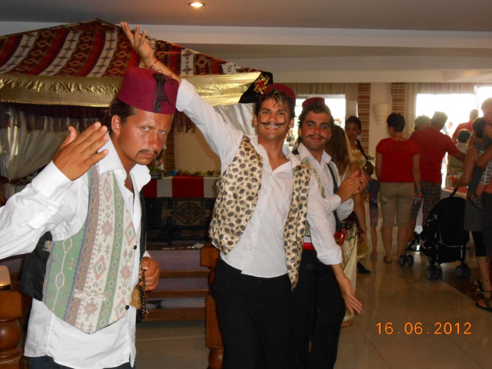 Animationsteam beim Türkischen Abend Saphir Resort & Spa