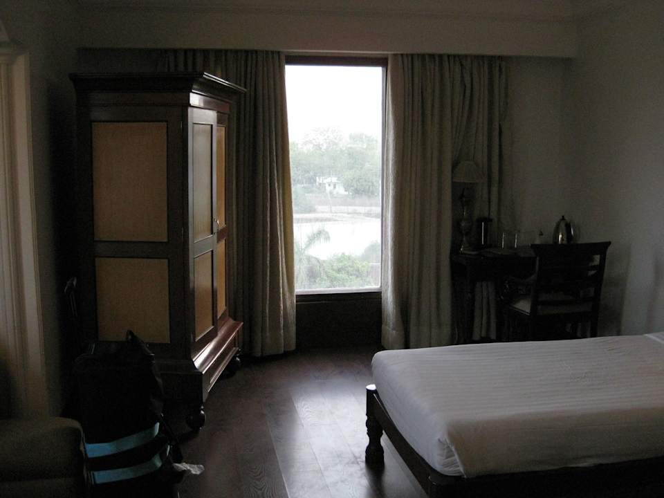 Zweites Fenster mit Blick auf die Seite Hotel Utkarsh Vilas