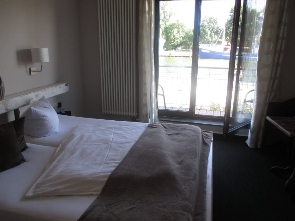 Zimmer mit Blick auf Fluss Ryck und Ostsee Hotel Utkiek