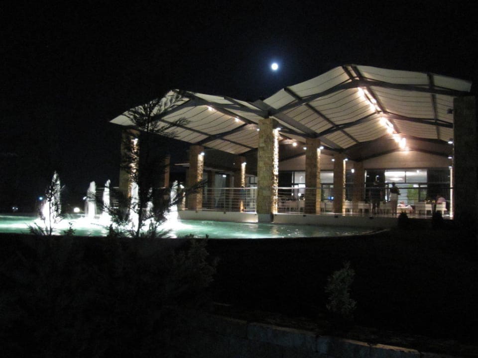 Istion Club bei Nacht Istion Club & Spa
