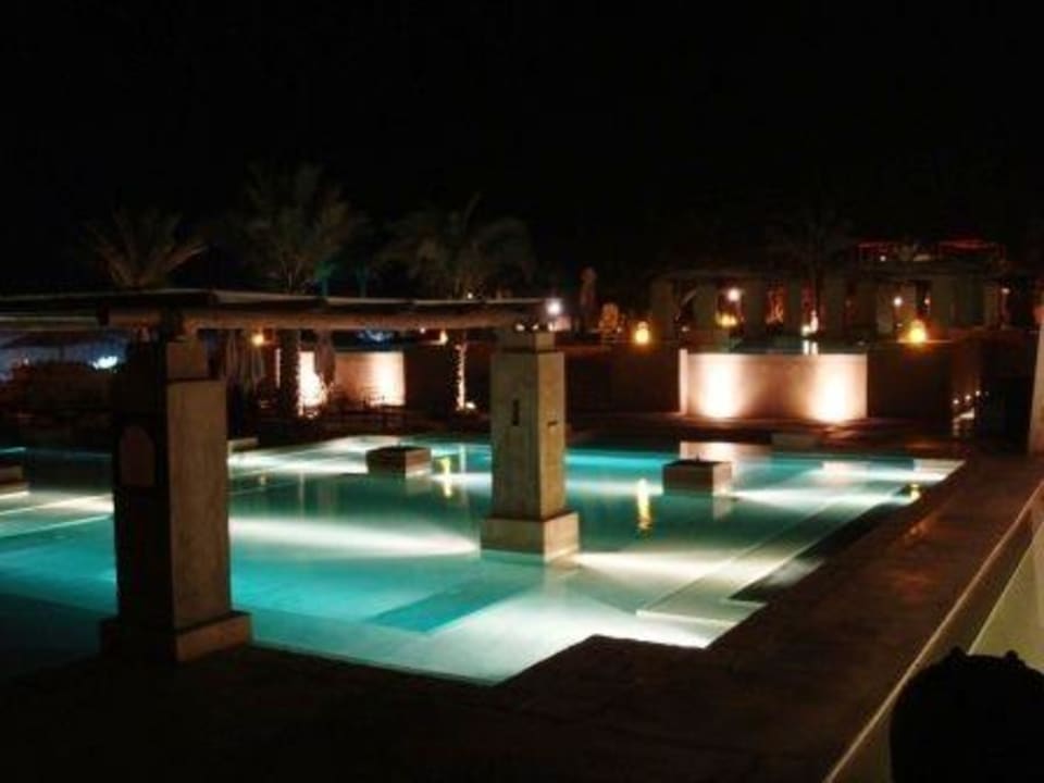 Pool-Landschaft bei Nacht Hotel Bab Al Shams Desert Resort & Spa