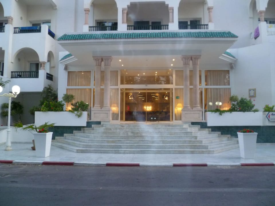 Angenehmer Eingang Hotel Royal Nozha