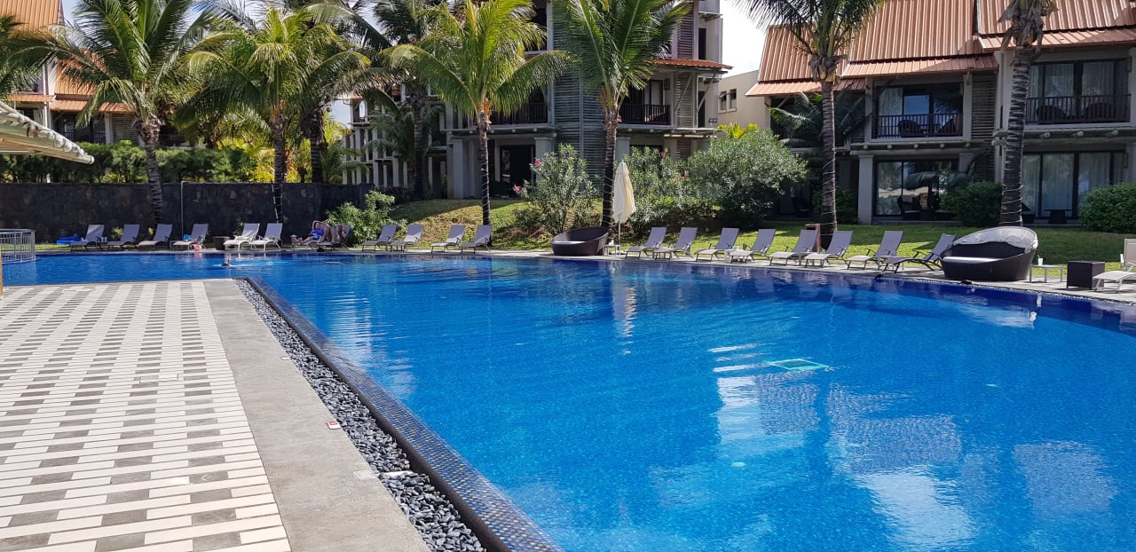 Pool Crystals Beach Resort Belle Mare, a member of Radisson Individuals