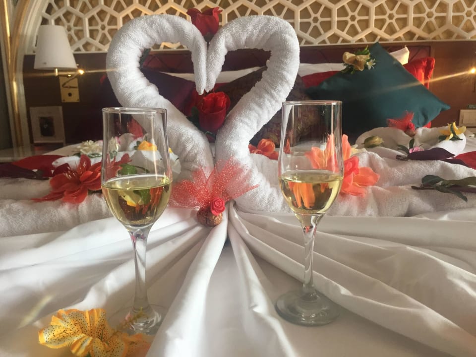 Sekt,Obst, Pralinen Royal Taj Mahal Hotel
