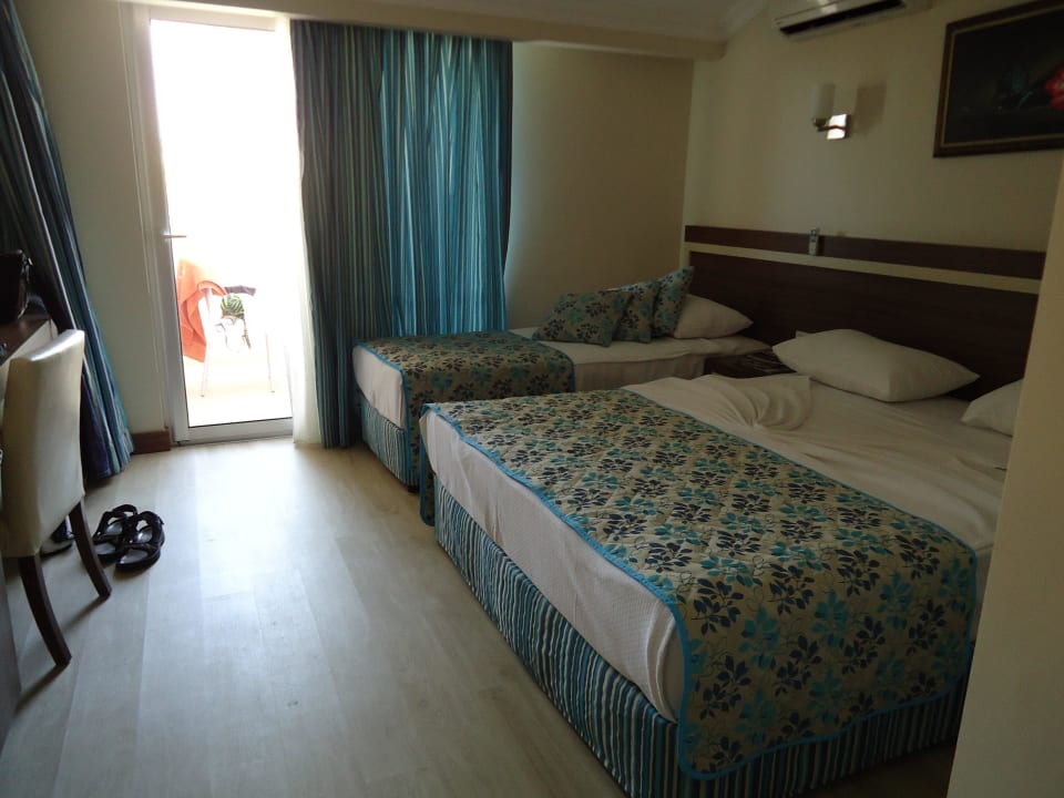 Dreibettzimmer Side West Park Hotel