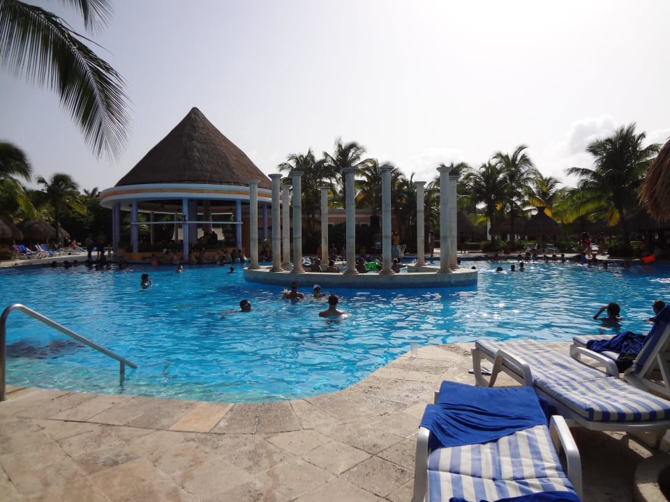 Party Pool Iberostar Waves Paraiso del Mar