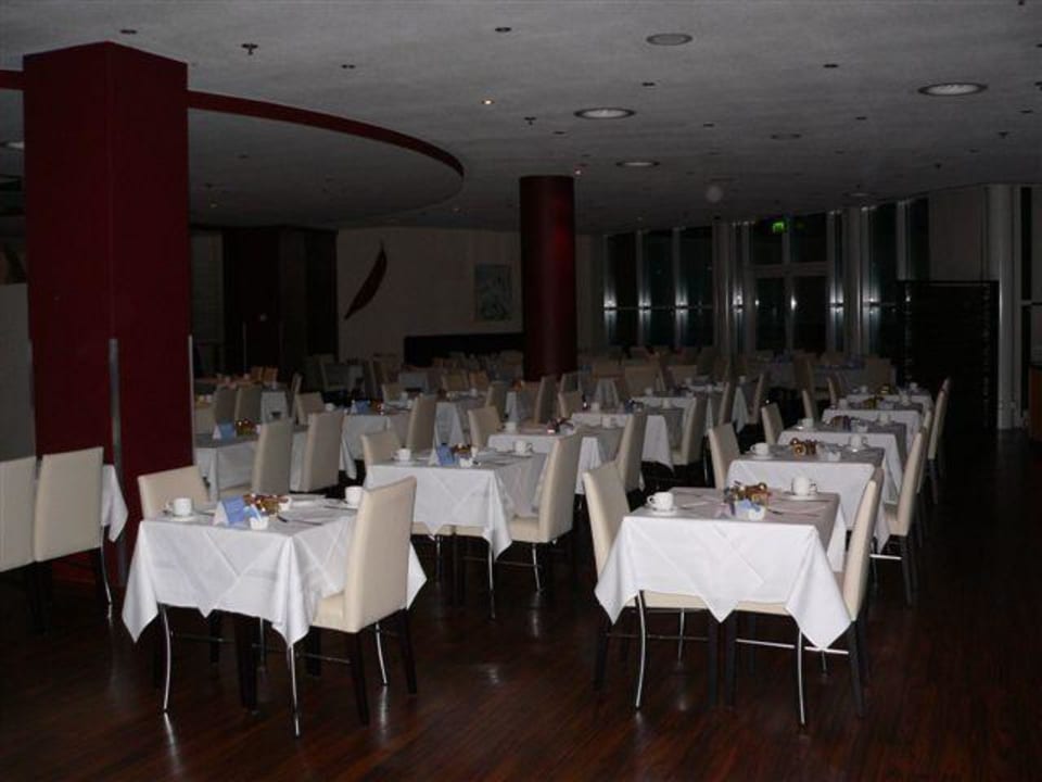 Speisesaal abends NH Dresden Neustadt
