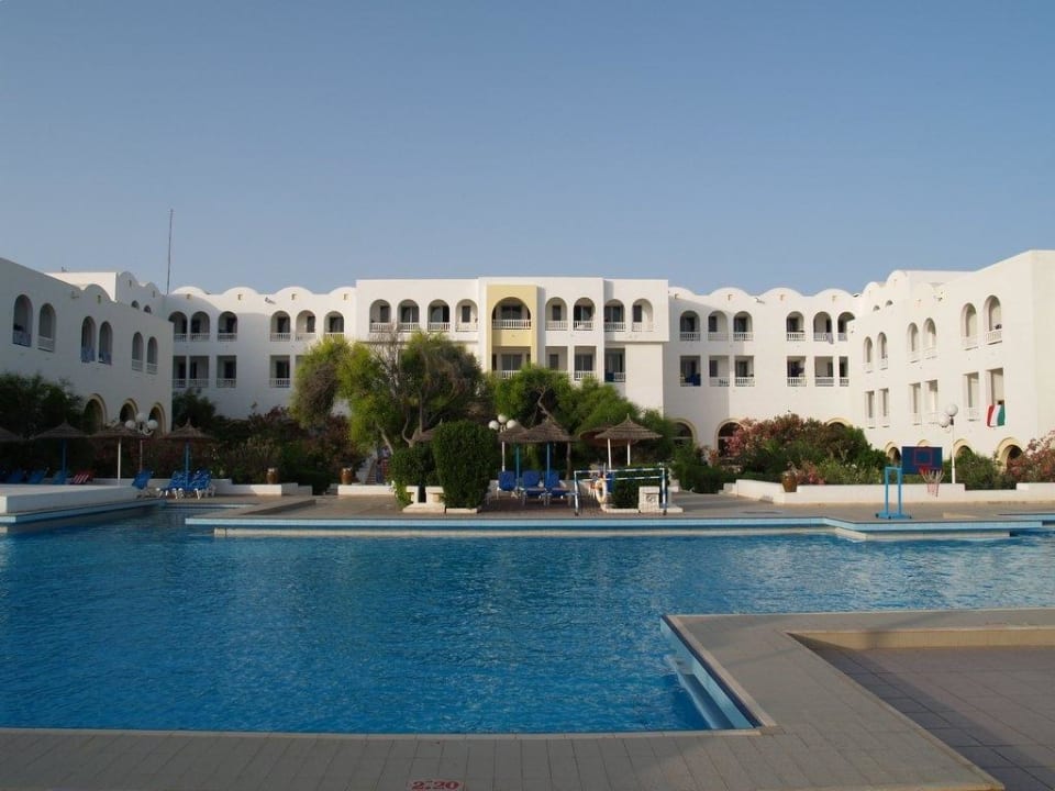 Aktivpool mit Hauptgebäude Calimera Yati Beach