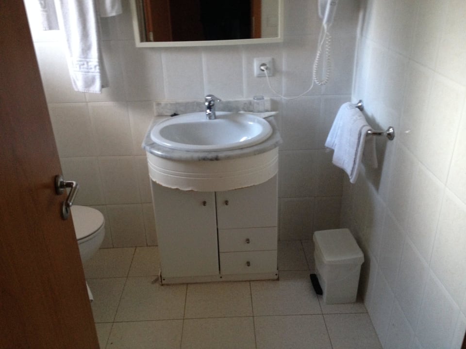 Der kaputte Badschrank Hotel Cupidor