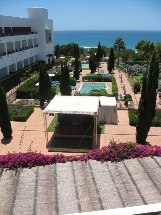 Blick auf Showbühne und Kinderpool Fuerte Conil-Resort
