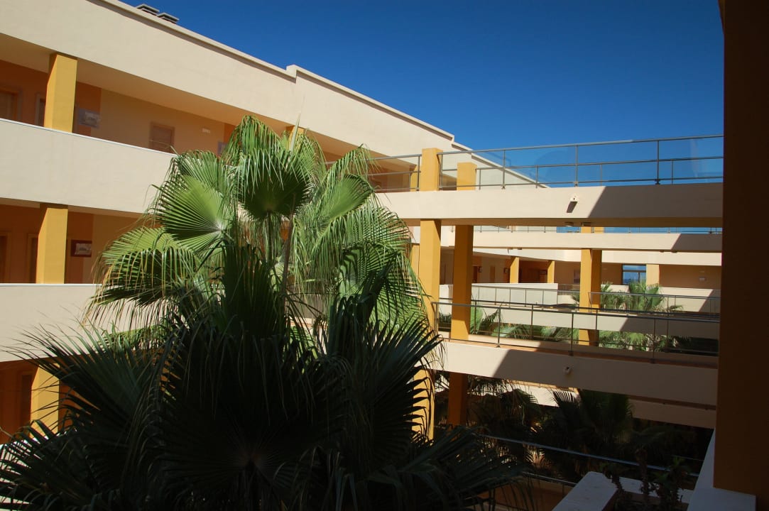 Wewnętrzne korytarze hotelu Elba Carlota Beach & Golf Resort