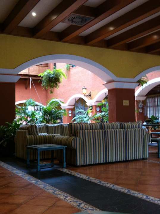 Schöne Lobby mit gemütlichen Rückzugsecken La Palma Princess