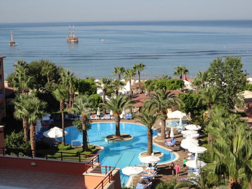 Výhled na bazén Hotel Grand Side