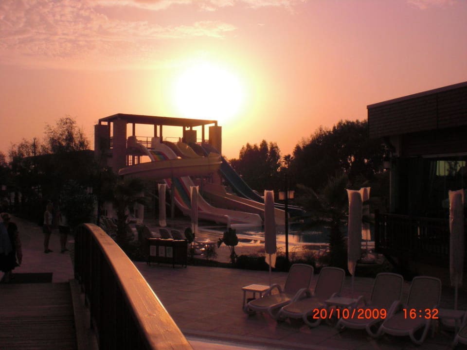 Hotel bei Dämmerung Sunis Evren Beach Resort Hotel & Spa