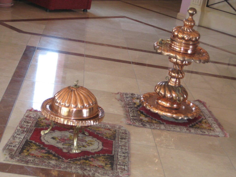 Украшения в лобби Hotel Golden Day