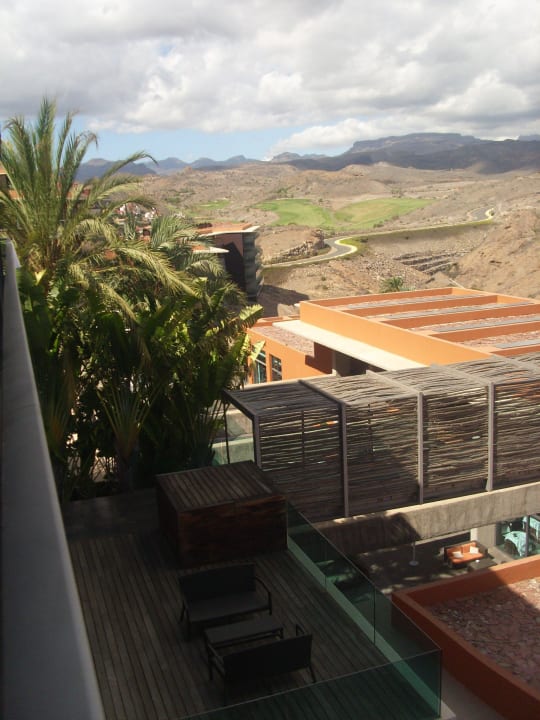 Blick links von Balkon Salobre Hotel Resort & Serenity