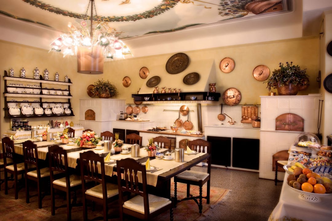 Frühstücksbuffet in der antiken Schlossküche Castello Di Spessa Resort