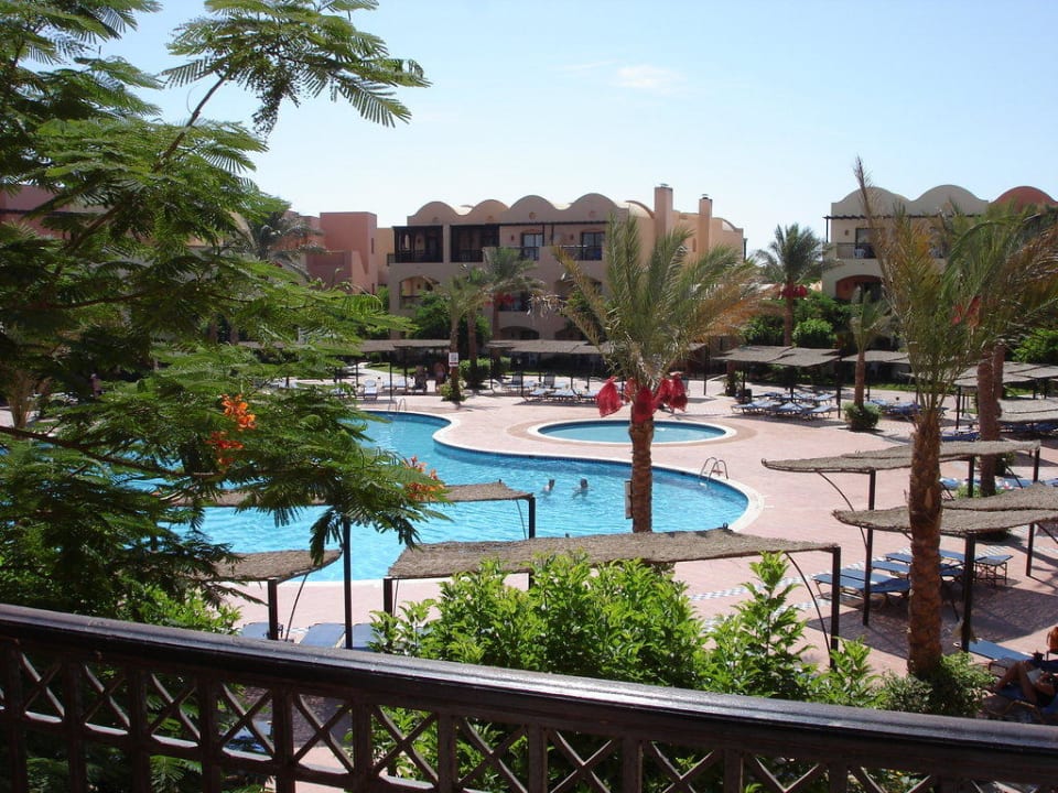 Ausblick auf den Ruhepool Jaz Makadi Saraya Resort
