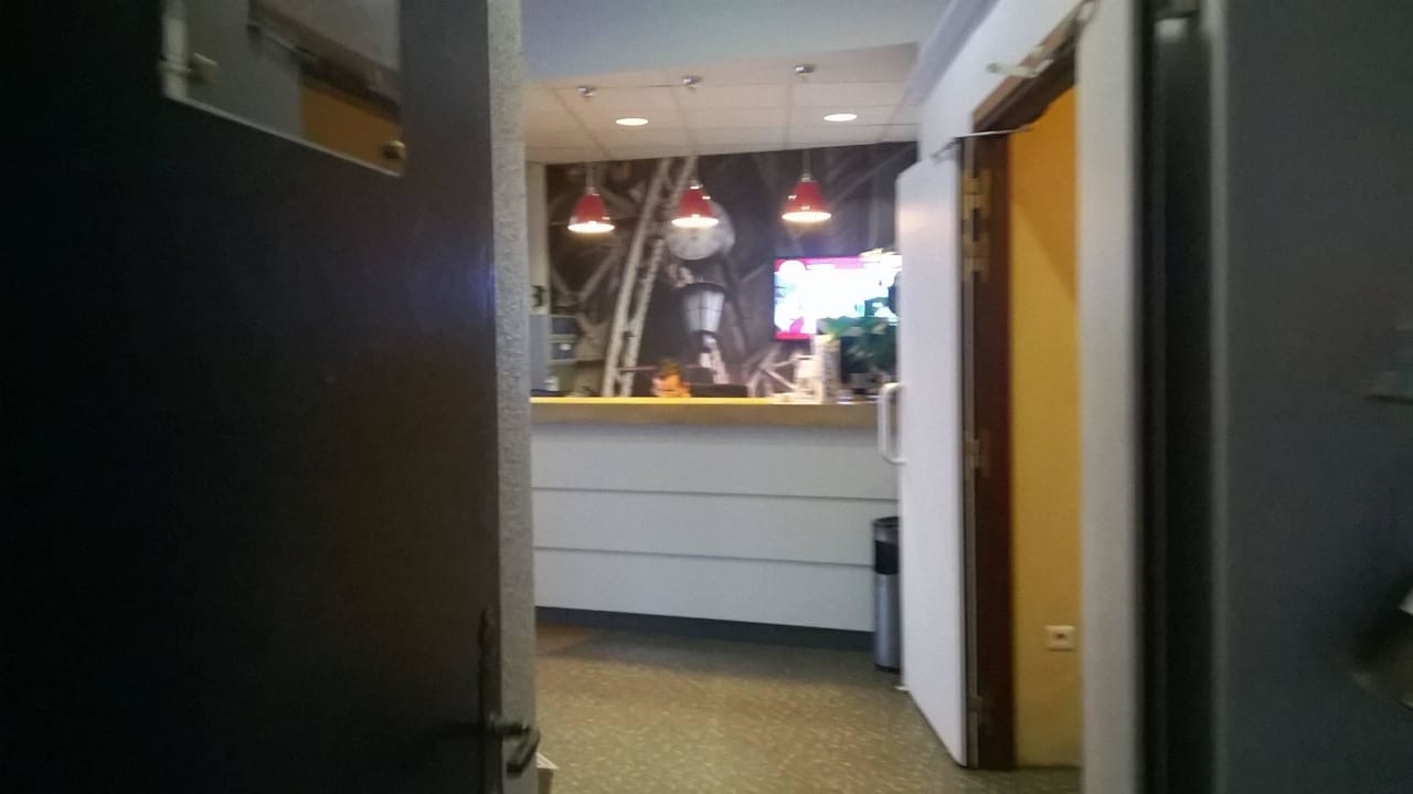 Bardzo mily pan tam siedzi Hotel Le Berry