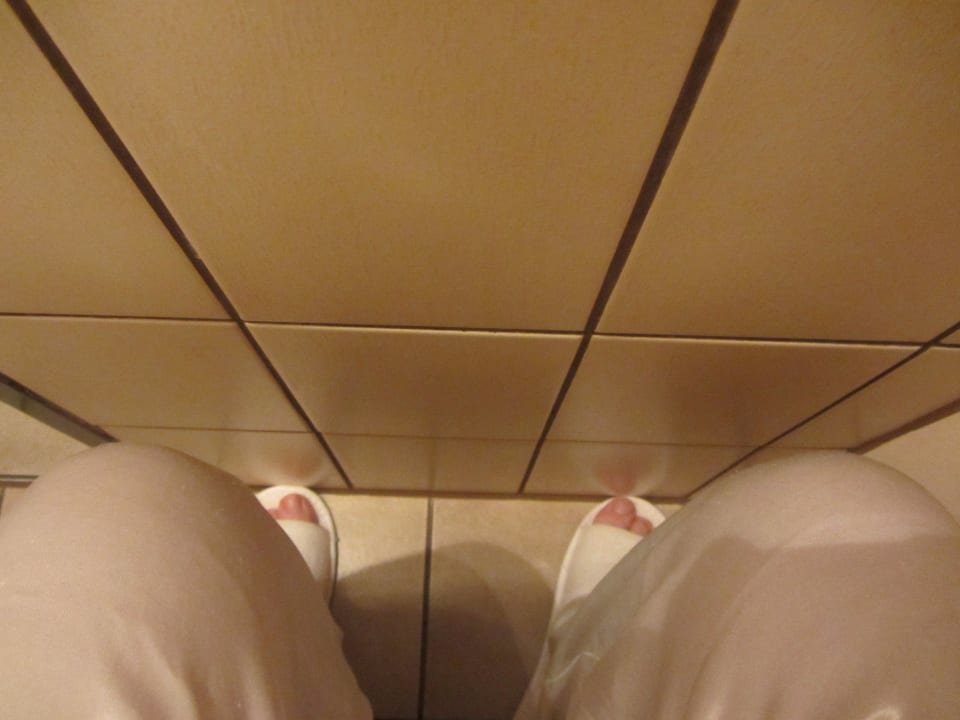 Beinfreiheit auf der Toilette bei 1,60m Person Müller's Landhotel