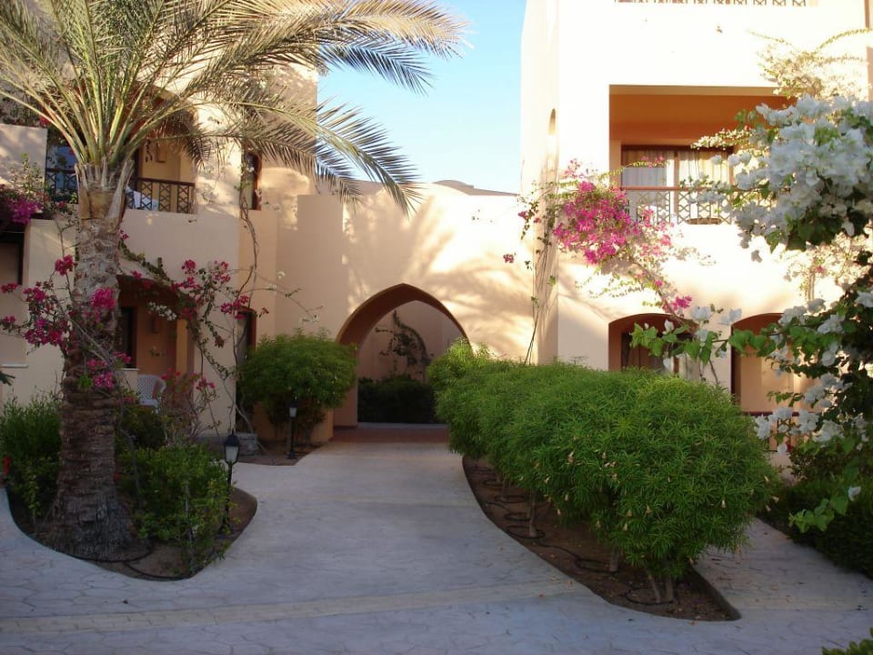 Einer der Innenhöfe Steigenberger Coraya Beach - Adults only