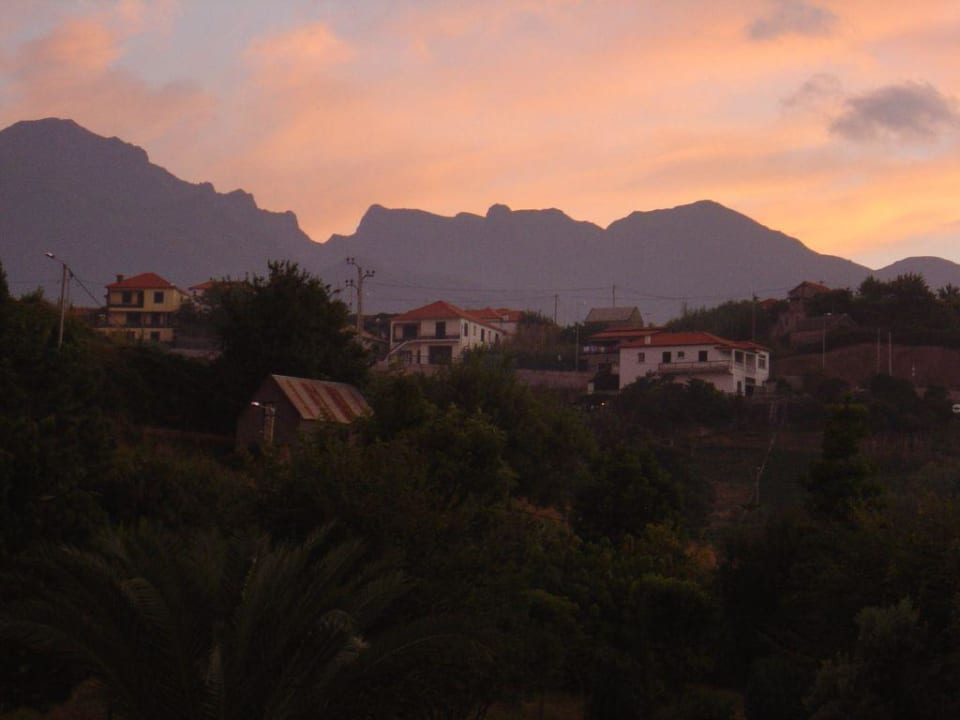 Sonnenuntergangen in den Bergen Hotel Quinta do Furao