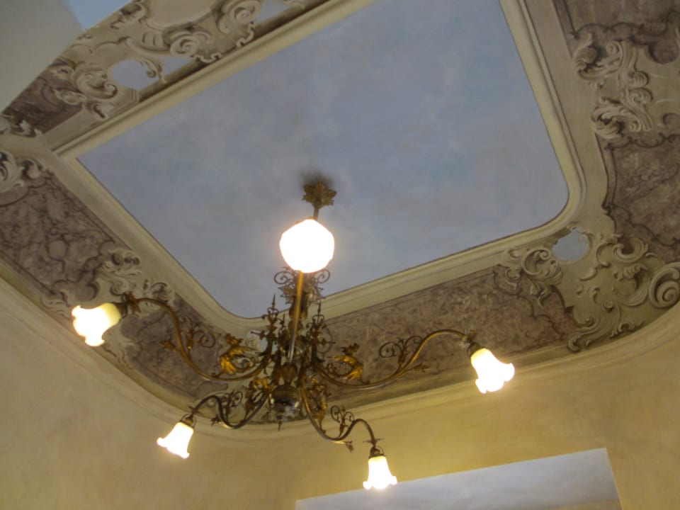 Alte, sehr schön renovierte Stuckdecke Hotel Di Varese