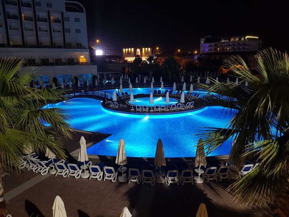 Pool Side Prenses Resort & Spa