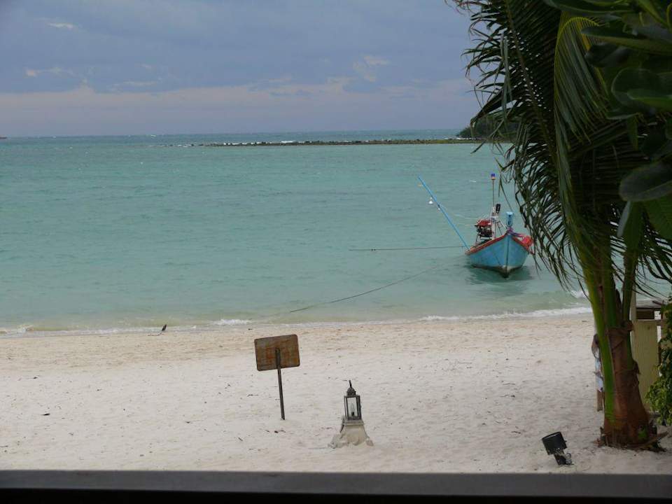 Ausblick von der Terrasse eines Beachcabana Iyara Beach Hotel