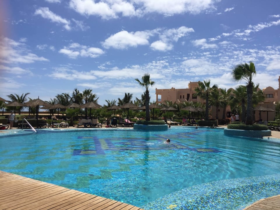 Ein Teil des Pools Hotel Riu Touareg