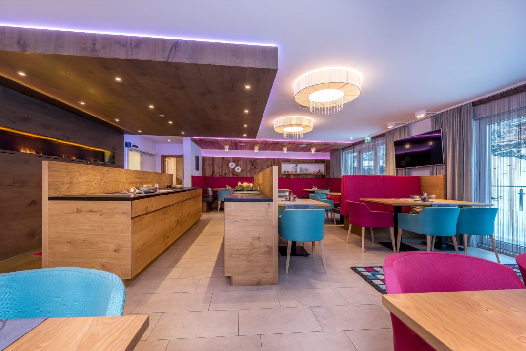 Lobby Mountain Resort M&M