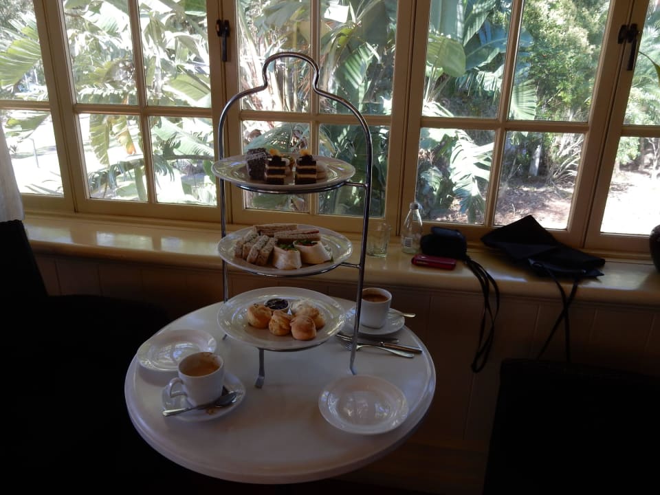 High Tea in der Clublounge InterContinental Sancturay Cove Resort