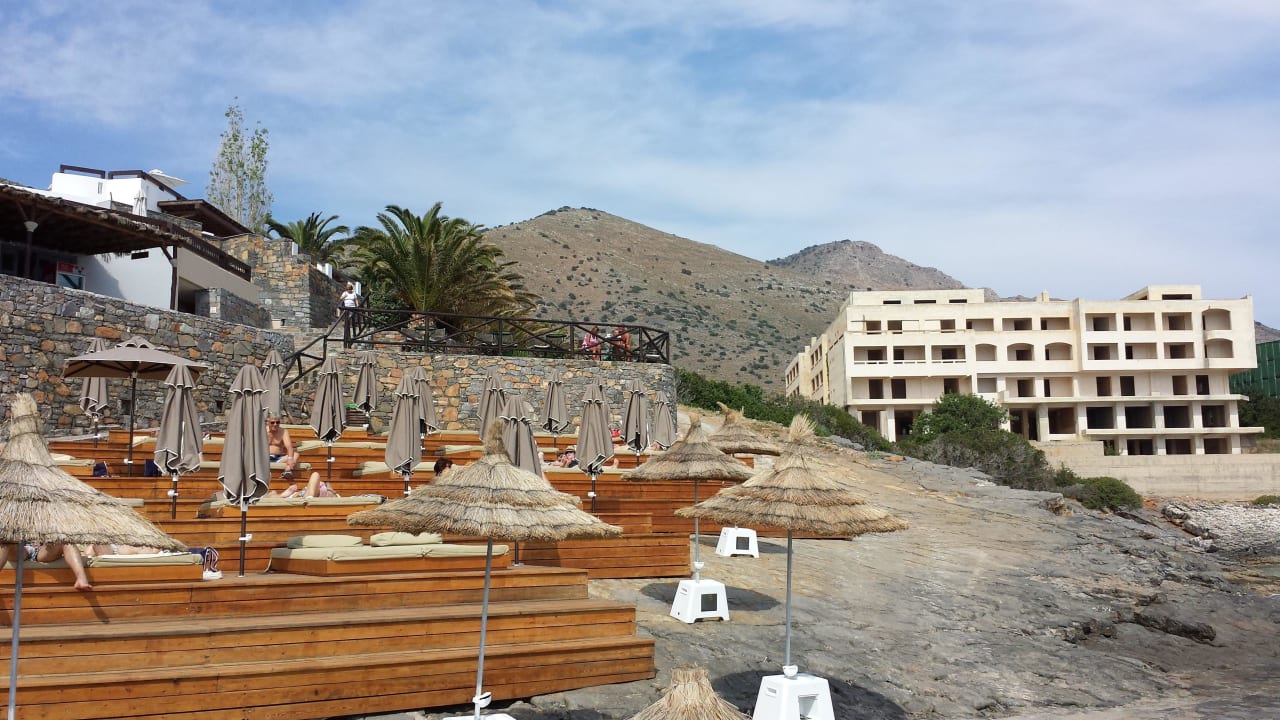Ausblick vom Strand aus AQUILA Elounda Village Hotel