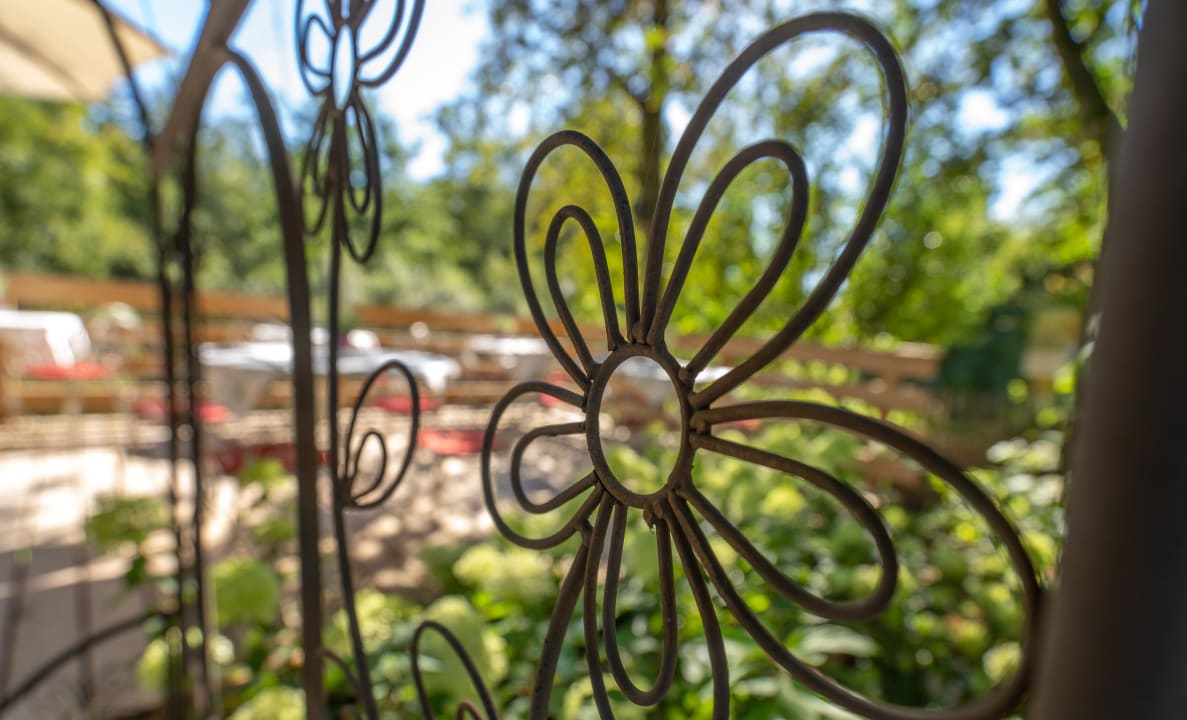 Gartenanlage Der Schlosswirt zu Anif - Biedermeierhotel & Restaurant