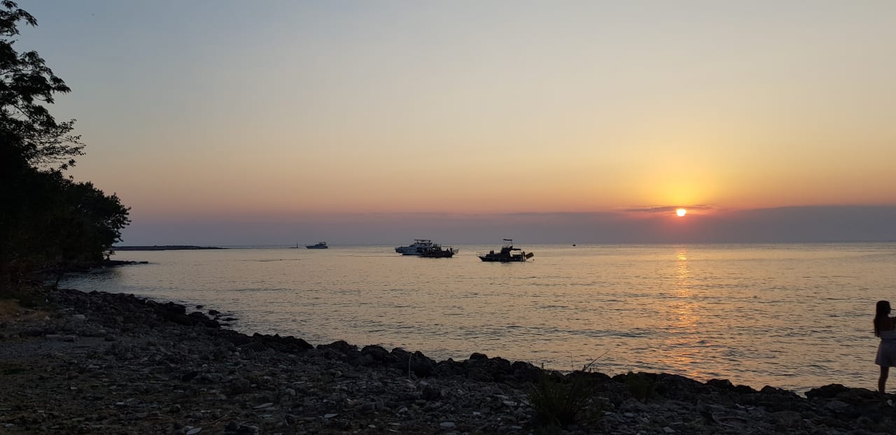 Strand Side Star Beach