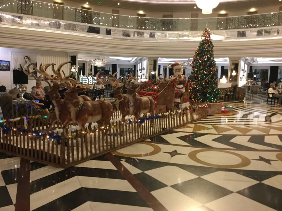Wunderschön geschmückte Lobby Hotel Delphin Imperial