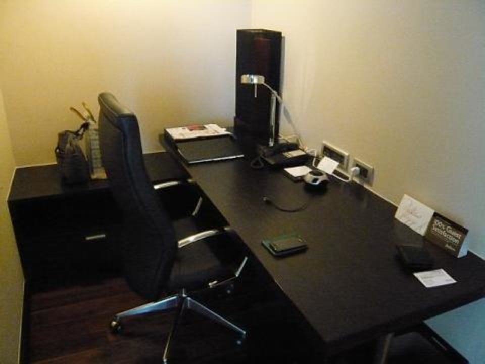 Schreibtisch Hotel Radisson Suites Bangkok Sukhumvit