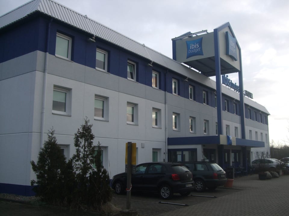 Draußen ... vor der Stadt ibis budget Hotel Rostock