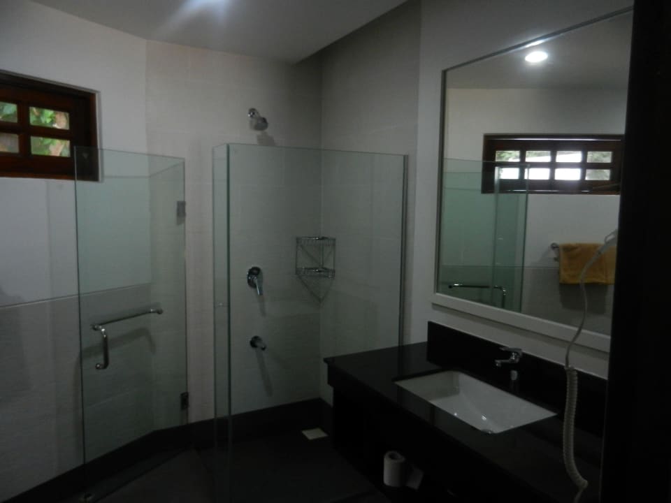 Bad mit Dusche Embudu Village
