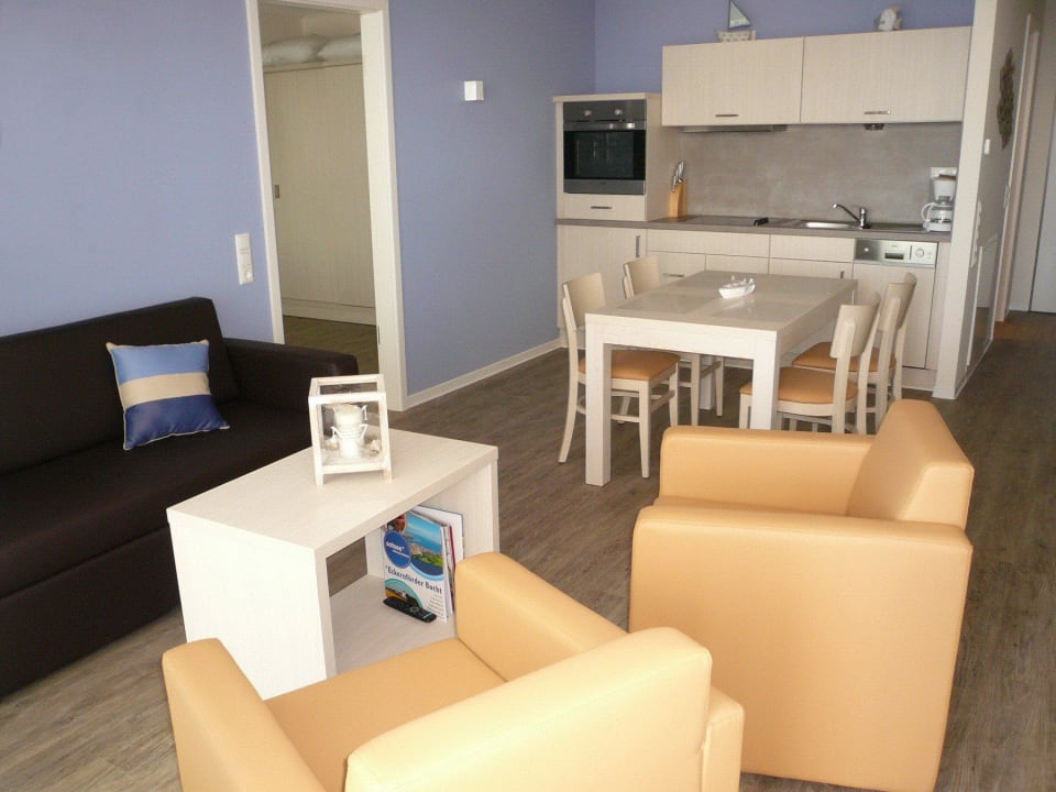 Wohnraum mit bequemer Sitzecke Apartmenthaus Hafenspitze - Apartment 33