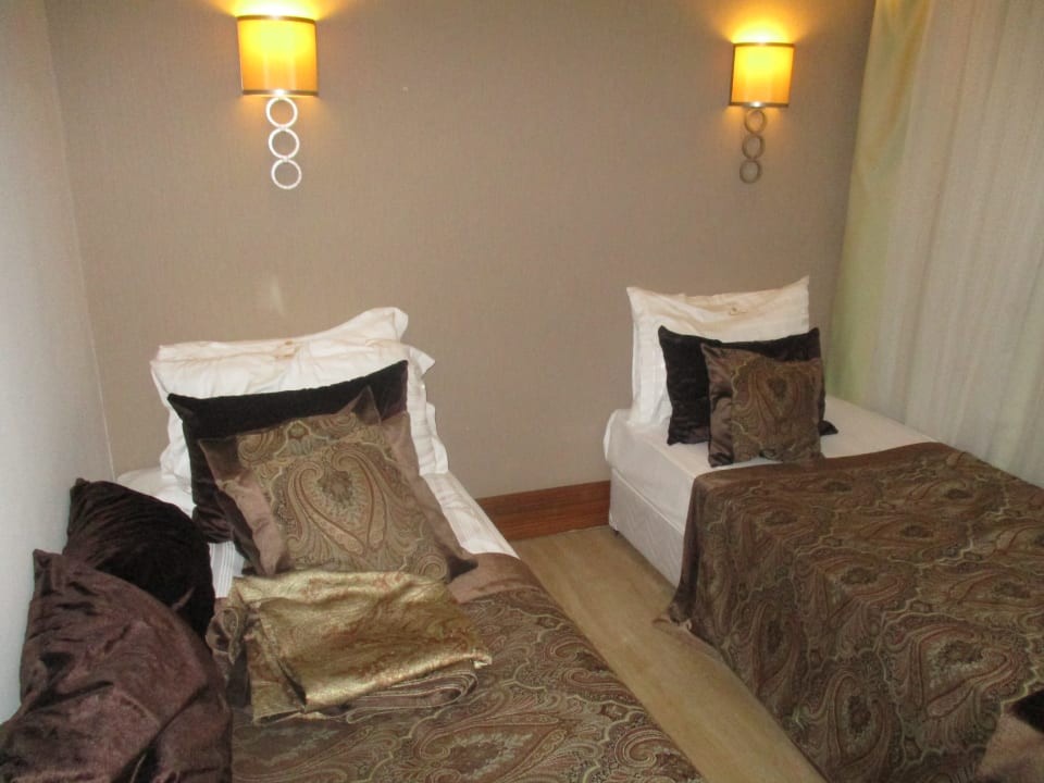 Zimmer Well Palace Side