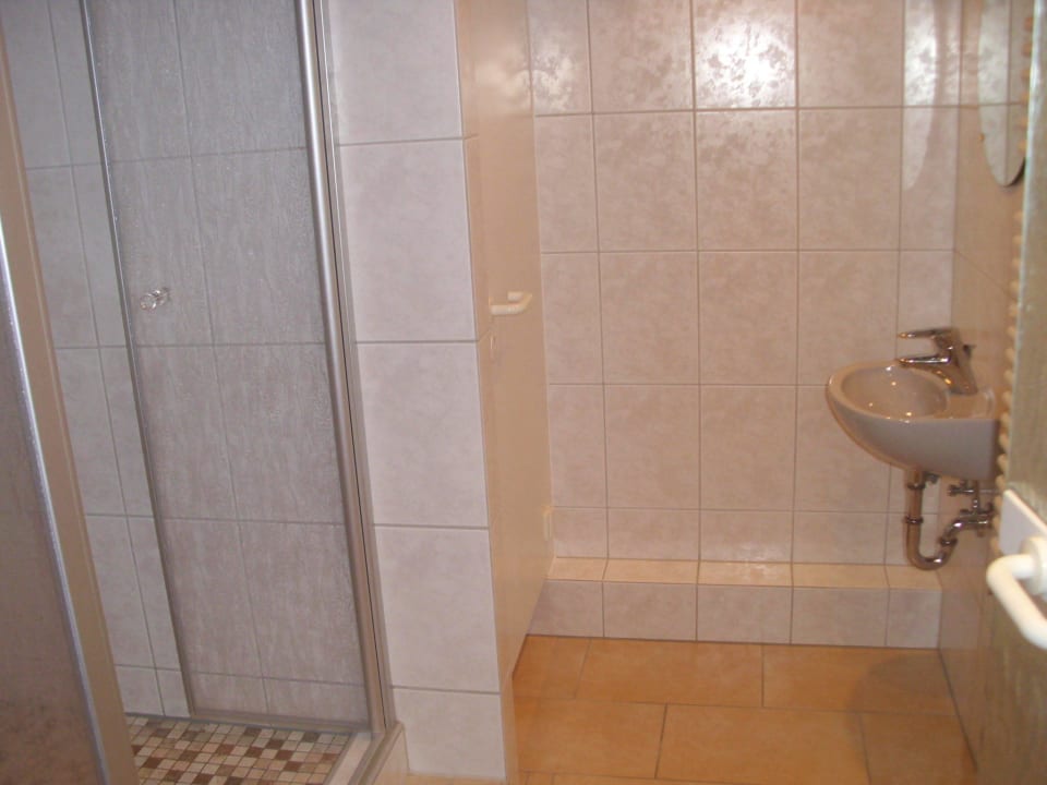 Die Duschen vom Saunabereich Landhaus Schraudolf