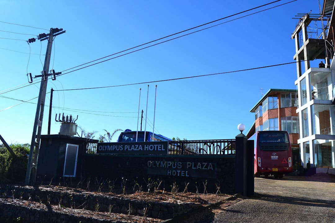 Hoteleinfahrt Olympus Plaza Hotel