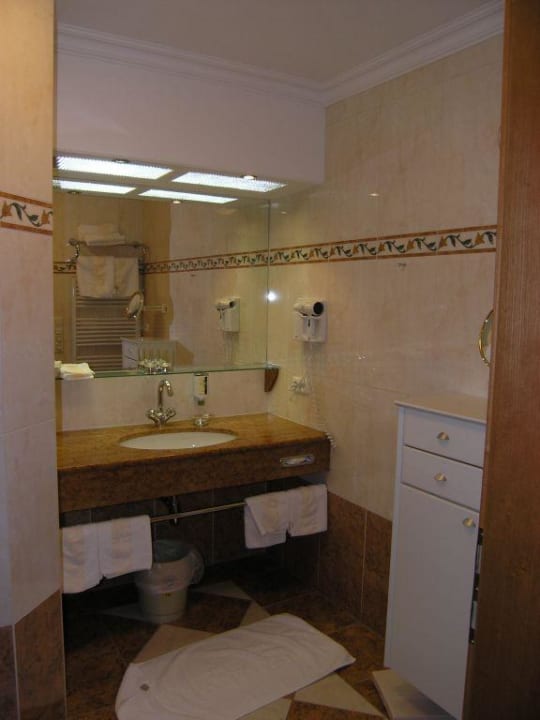 Badezimmer DAS EDELWEISS Salzburg Mountain Resort