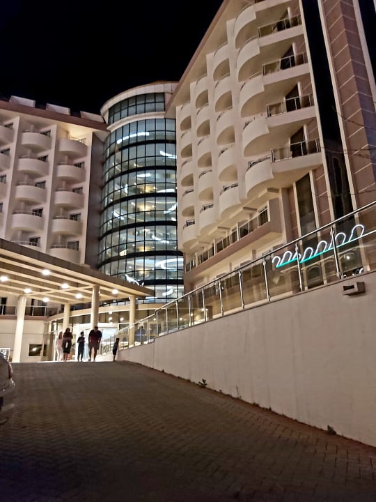 Außenansicht Saturn Palace Resort Hotel