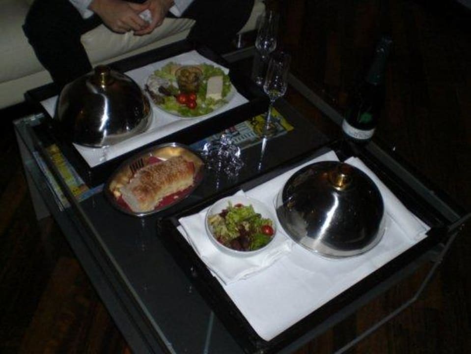 Essen aufs Zimmer INNSIDE by Meliá Frankfurt Eurotheum