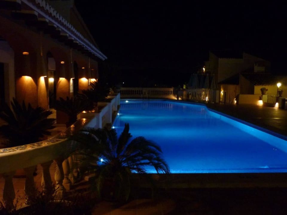 Pool bei Nacht Hotel Aldea Cala Fornells 2